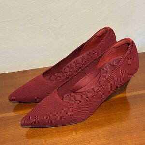 Vivaia Pointed-Toe Wedge (Aria Wedge Pro)